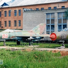 MiG-21 PFM und MiG-21bis (3324 visitas) Aufnahmedatum ca. 2001-2002 MiG-21 PFM und MiG-21bis