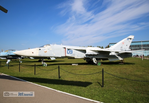 09 blau, Su-24M