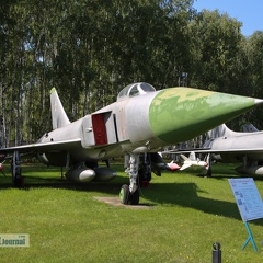 11 rot, Su-15T (2456 Besuche) Das Exemplar trägt die Beschreibung Su-15, ist aber eine Su-15T 11 rot, Su-15T