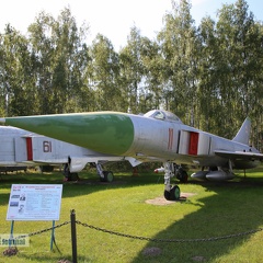 11 rot, Su-15T (2450 Besuche) Das Exemplar trägt die Beschreibung Su-15, ist aber eine Su-15T 11 rot, Su-15T