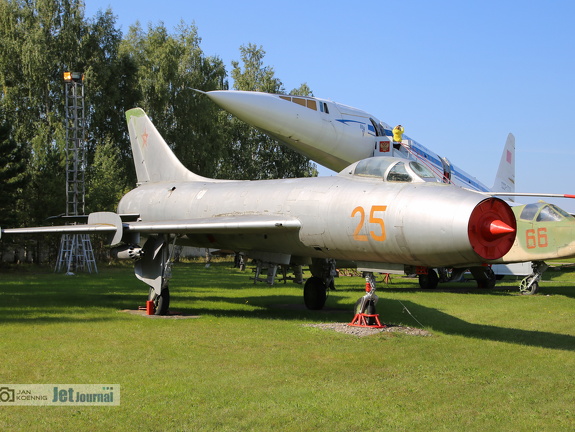 25 rot, Su-7B (2656 Besuche) 25 rot, Su-7B