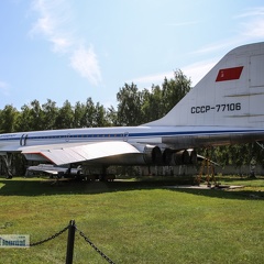 CCCP-77106, Tu-144S (2727 Besuche) Die "normalerweise" vor der Tu-144 stehende MiG-29K, 18 blau, ist nicht dort. Das Typenschild allerd... CCCP-77106, Tu-144S