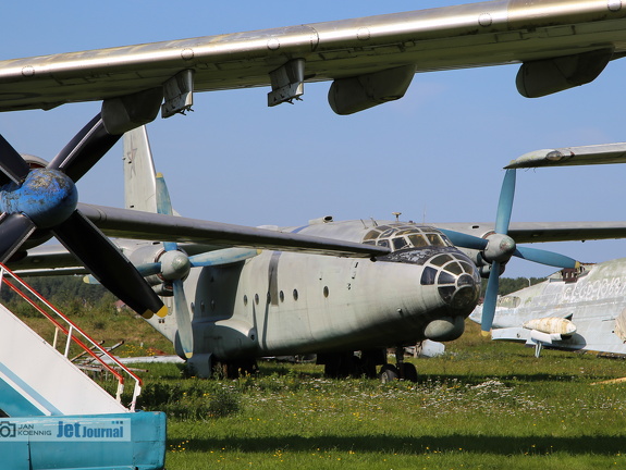 10 gruen, An-8 (2672 Besuche) 10 gruen, An-8