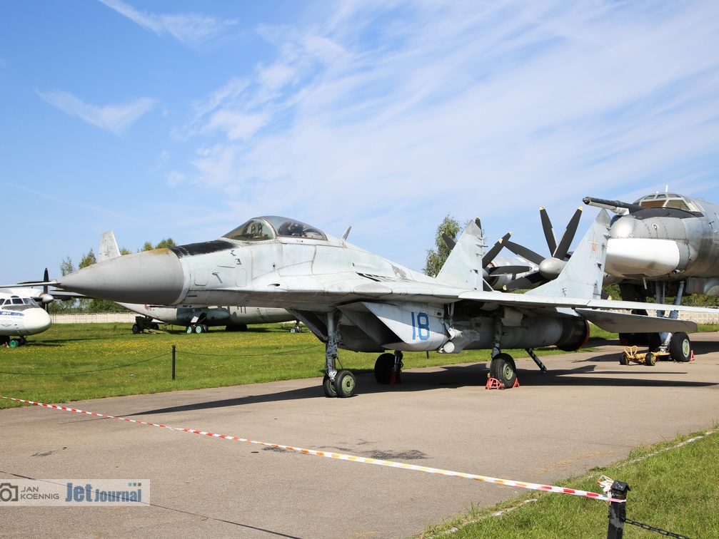 18 blau, MiG-29KVP Ser. 9-18 (просмотров: 2958) 18 blau, MiG-29KVP Ser. 9-18