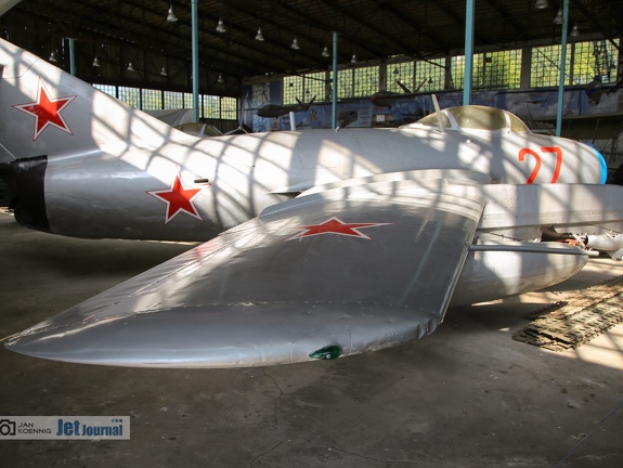 MiG-15bisISch, 27 rot, ex. 98 rot (2663 visits) Diese Maschine stand in der Vergangenheit als 98 rot im Freigelände MiG-15bisISch, 27 rot, ex. 98 rot