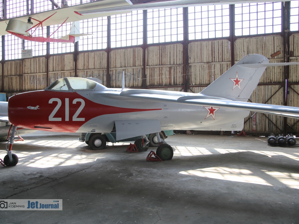 Lawotschkin La-15, 212 weiss / ex. 01 rot (2610 návštěv) Lawotschkin La-15, 212 weiss / ex. 01 rot