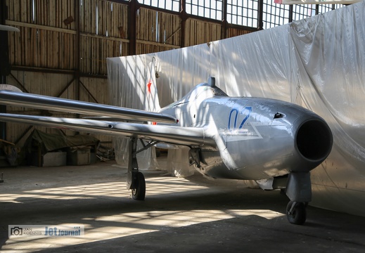 Jak-17, 02 blau, ex. 02 rot 