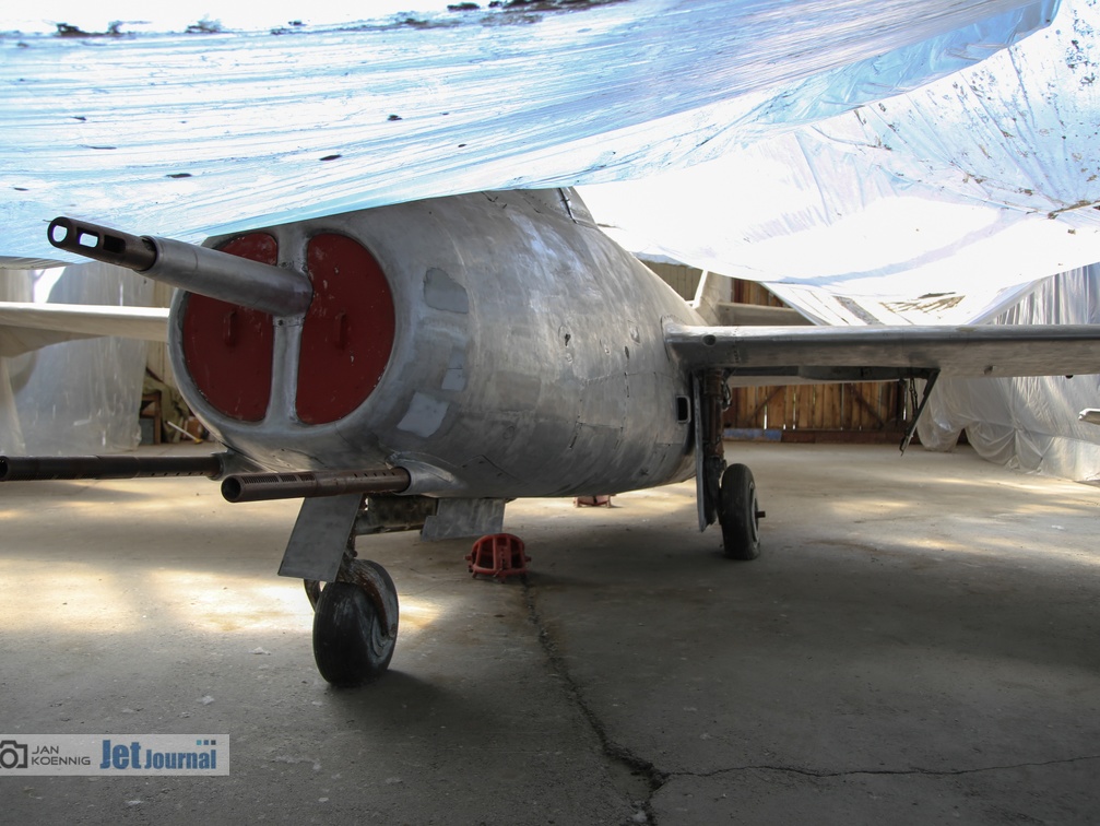 01 rot, MiG-9 (2415 Besuche) 01 rot, MiG-9