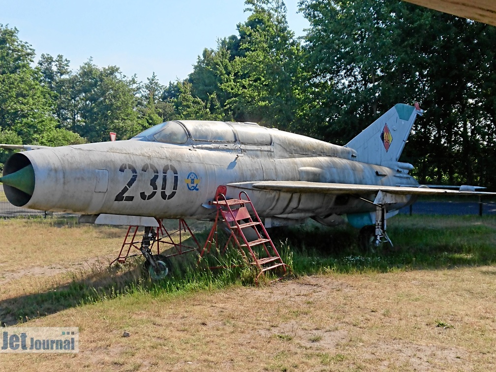 230 schwarz, MiG-21US, ex. NVA