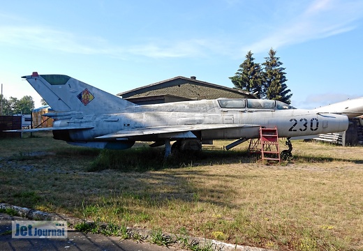 230 schwarz, MiG-21US, ex. NVA