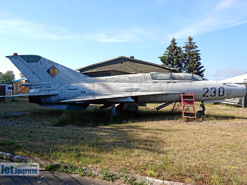 230 schwarz, MiG-21US, ex. NVA (просмотров: 2221) 230 schwarz, MiG-21US, ex. NVA