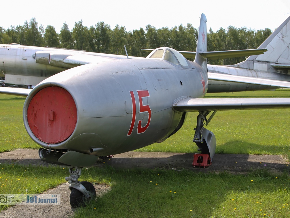 15 rot, Jak-23 (1852 Besuche) 15 rot, Jak-23