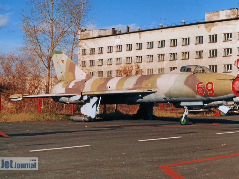69 rot, Su-7B, Soviet Airt Force (2811 visites) Aufnahmedatum ca. 2002 69 rot, Su-7B, Soviet Airt Force