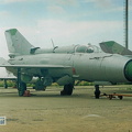 104 weiss umrandet, MiG-21PFM (1512 Besuche) Analogfoto aus dem Jahre 2002, aufgenommen am Rande des GLIZ in Achtubinsk/Russland. Die abgestellte... 104 weiss umrandet, MiG-21PFM