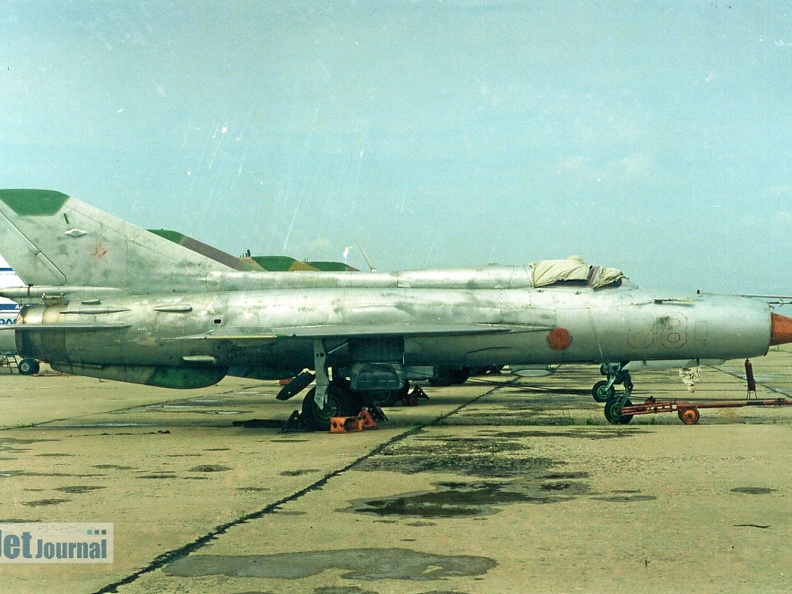 88 rot umrandet, MiG-21PFM (1386 Besuche) Analogfoto aus dem Jahre 2002, aufgenommen am Rande des GLIZ in Achtubinsk/Russland. Die abgestellte... 88 rot umrandet, MiG-21PFM