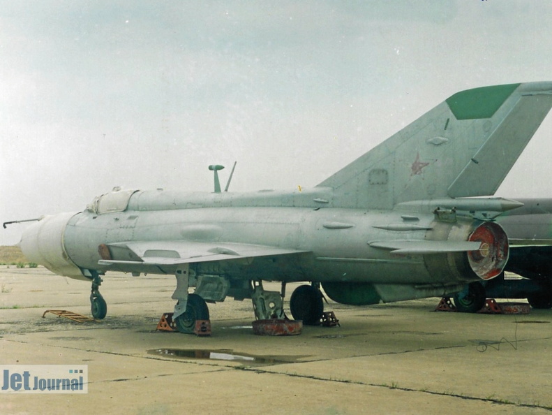 MiG-21PFM (просмотров: 1431) Analogfoto aus dem Jahre 2002, aufgenommen am Rande des GLIZ in Achtubinsk/Russland. Die abgestellte... MiG-21PFM