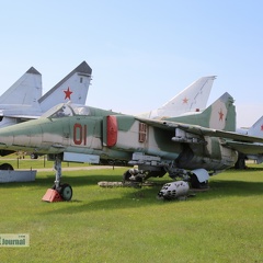 01 rot, MiG-27 (2370 Besuche) 01 rot, MiG-27