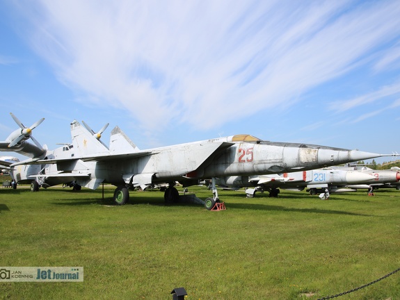 25 rot, MiG-25R (2336 Besuche) 25 rot, MiG-25R