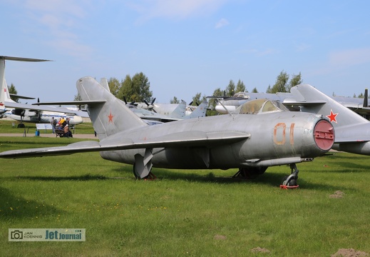 01 rot, MiG-17F