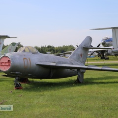 01 rot, MiG-17F