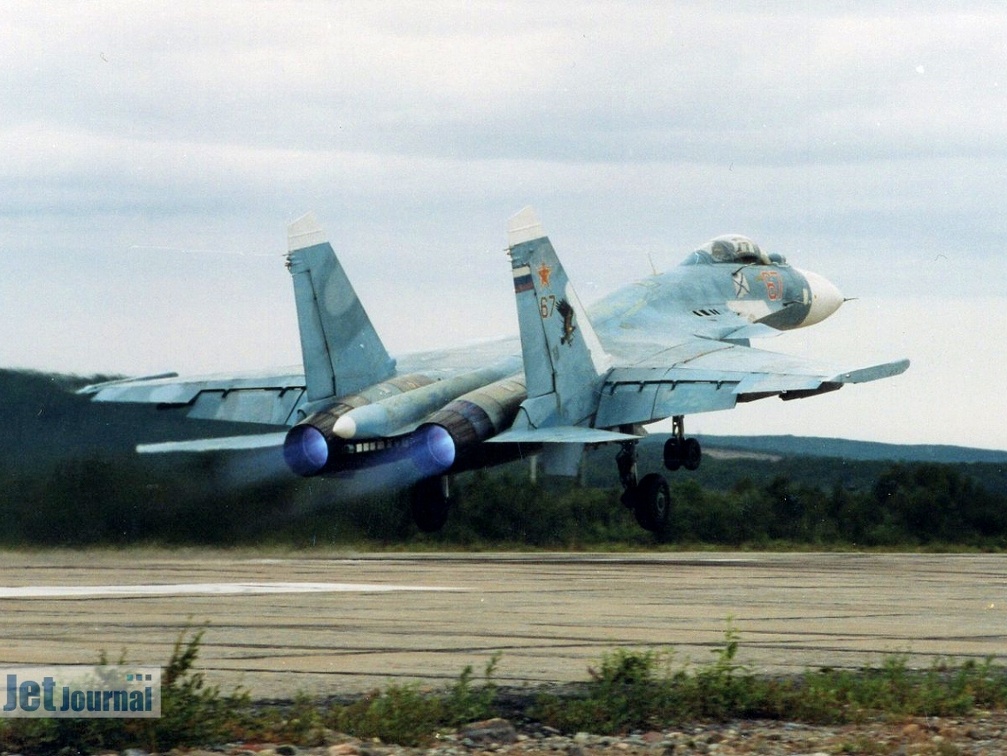 67 rot, Su-33, Russische Marine (просмотров: 1839) Analogfoto, ca. 2003. Aufnahmeort (wahrscheinlich) Severomorsk 3. Die Bilderserie der Russischen Mar... 67 rot, Su-33, Russische Marine