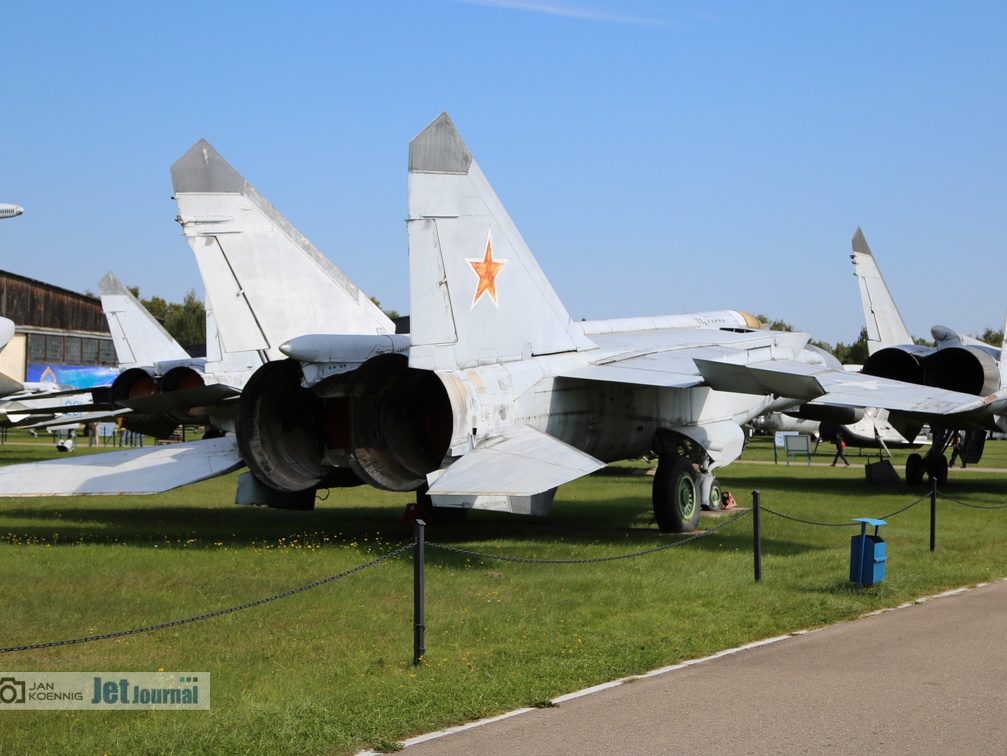 04 rot, MiG-25PD (2155 visitas) 04 rot, MiG-25PD
