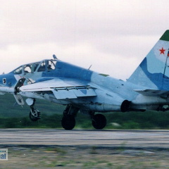 11 rot, Su-25UTG, Russian Navy (2078 visitas) Analogfoto, ca. 2003. Aufnahmeort (wahrscheinlich) Severomorsk 3. Die Bilderserie der Russischen Mar... 11 rot, Su-25UTG, Russian Navy
