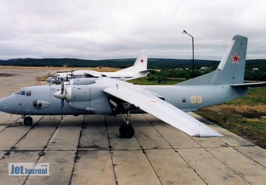 03 gelb, 27 rot, An-26, Russische Marine