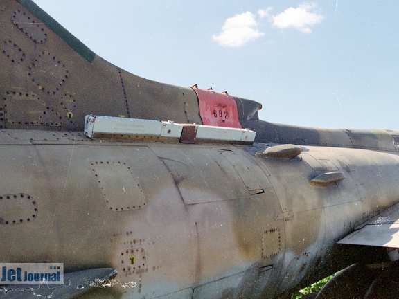 682 rot, Su-22M4. ex. LSK der NVA, Heckbereich (2396 Besuche) Analogfoto 1998, Dermsdorf/Kölleda 682 rot, Su-22M4. ex. LSK der NVA, Heckbereich
