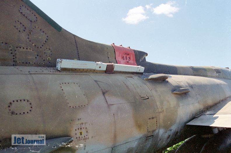 su22m4-682-1998ana-7-12c.jpg