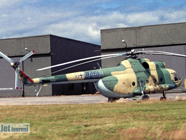 93+82, ex. 135 schwarz NVA, Mi-8TB (1936 відвідувань) Analogfoto 1999, Fassberg, Mi-8TB der NVA bei der TSLw 3 in FAssberg. Die schlechte Qualität ist de... 93+82, ex. 135 schwarz NVA, Mi-8TB