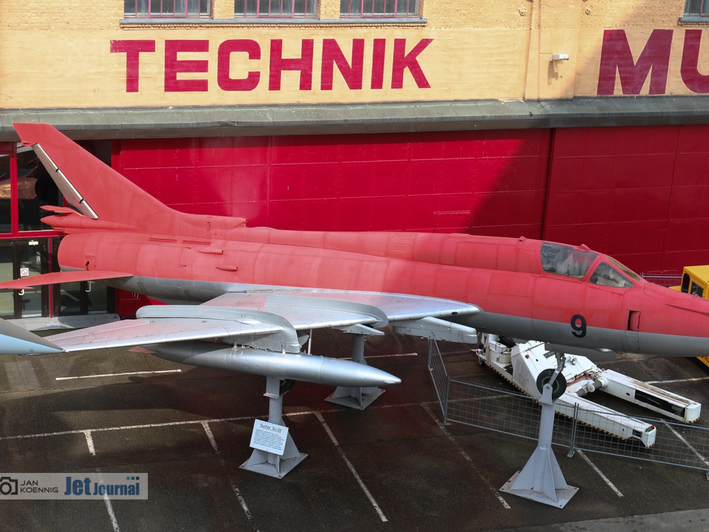 Su-22M4, fake 9, ex. 644 rot LSK NVA, ex. 25+14 (2184 visitas) Su-22M4, fake 9, ex. 644 rot LSK NVA, ex. 25+14
