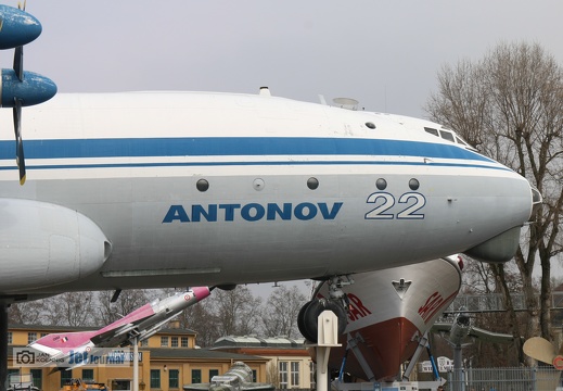 UR-64460, An-22