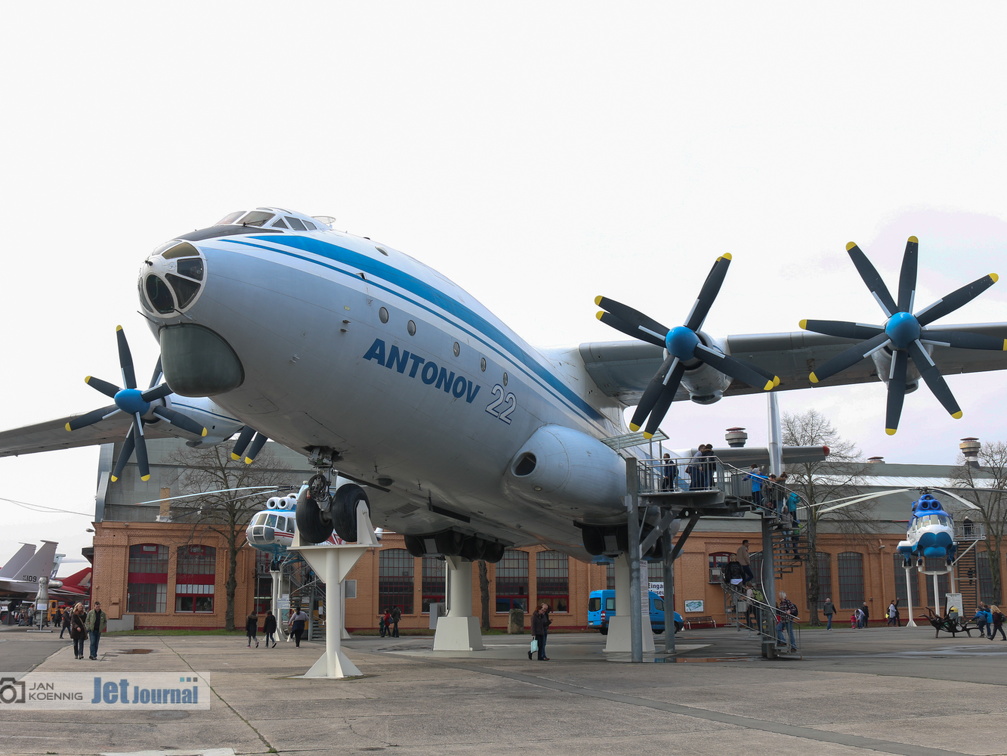 UR-64460, An-22 (1635 odwiedzin) UR-64460, An-22