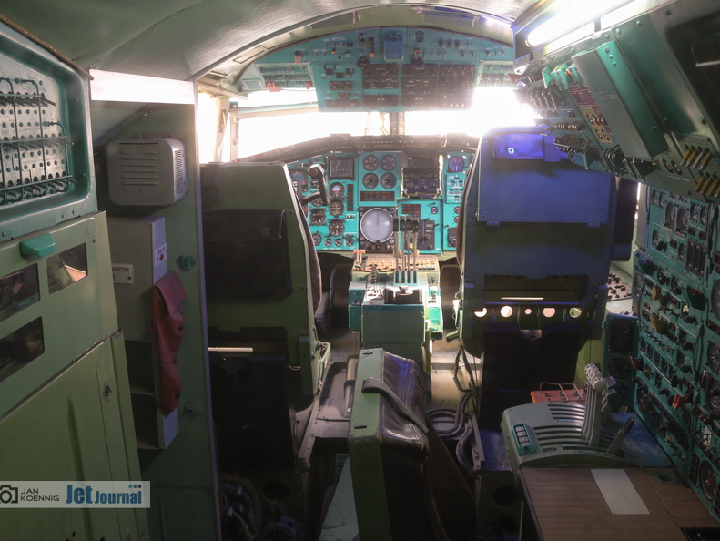 CCCP-77112, Tu-144D, Aeroflot, Cockpit