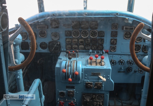 D-2527 fake, D-CIAL, CASA-352L / Ju-52, Cockpit (2171 Besuche) D-2527 fake, D-CIAL, CASA-352L / Ju-52, Cockpit