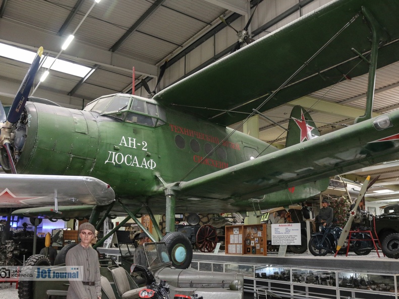 An-2T (1686 Besuche) Ex. HA-ANB, die aktuelle Lackierung und 03 rot ist Fake. An-2T