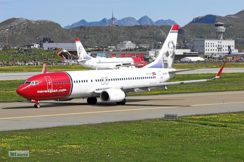 LN-DYT Boeing 737-8JP Norwegian.jpg
