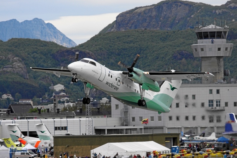 LN-WIV DHC-8 103 Widerøe.jpg
