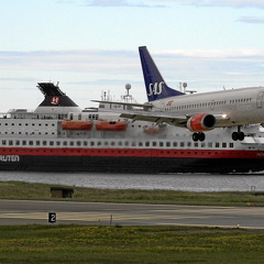LN-BRX Boeing 737-505 SAS Scandinavian Airlines (просмотров: 1549) SAS triftt Hurtigruten! LN-BRX Boeing 737-505 SAS Scandinavian Airlines