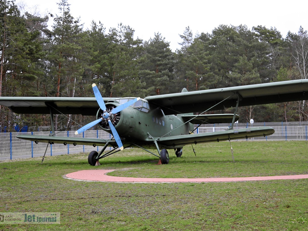 An-2T, ex. LY-ADM (1249 visitas) An-2T, ex. LY-ADM