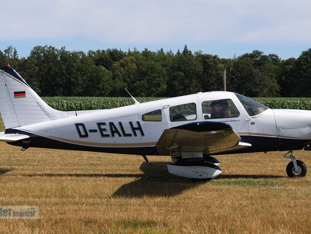 D-EALH, Piper PA-28-181 Archer II (1163 visingar) D-EALH, Piper PA-28-181 Archer II