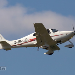 D-EPJO, Cirrus SR-20 (113 Besuche) Du kannst eine Datei zu diesem Foto zur eigenen Verwendung erwerben: 
Klicke hier, um die Webseite ... D-EPJO, Cirrus SR-20