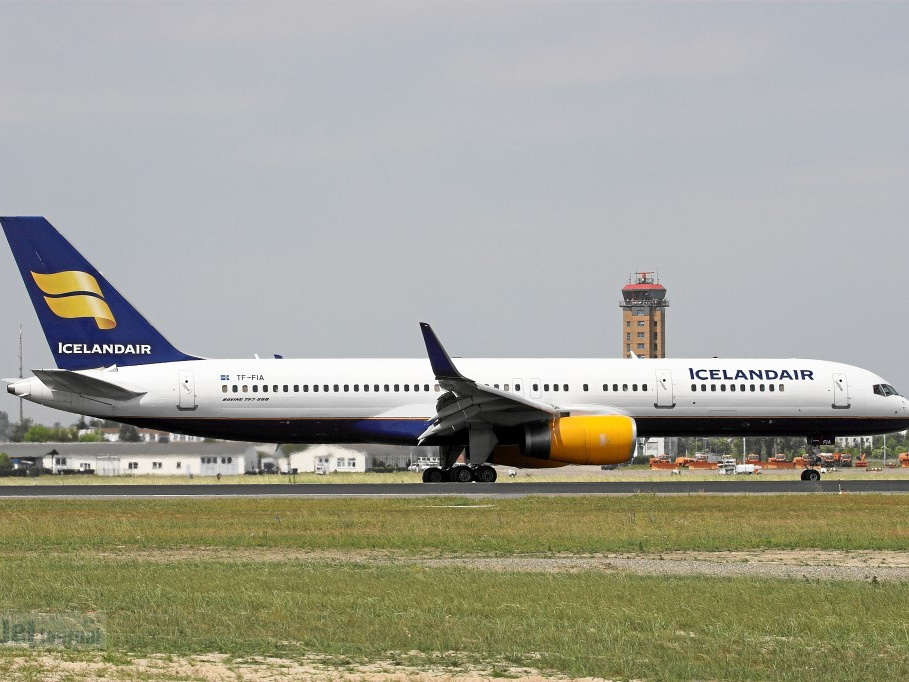 TF-FIA B757-256 Icelandair SXF (1789 visite) TF-FIA B757-256 Icelandair SXF