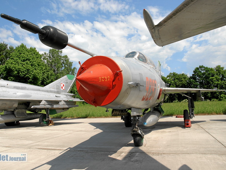 9297 MiG-21UM Malbork (824 návštěv) 9297 MiG-21UM Malbork