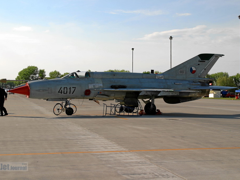 4017 MiG-21MFN 211tl CzAF (855 odwiedzin) Open Day Caslav 2005 4017 MiG-21MFN 211tl CzAF