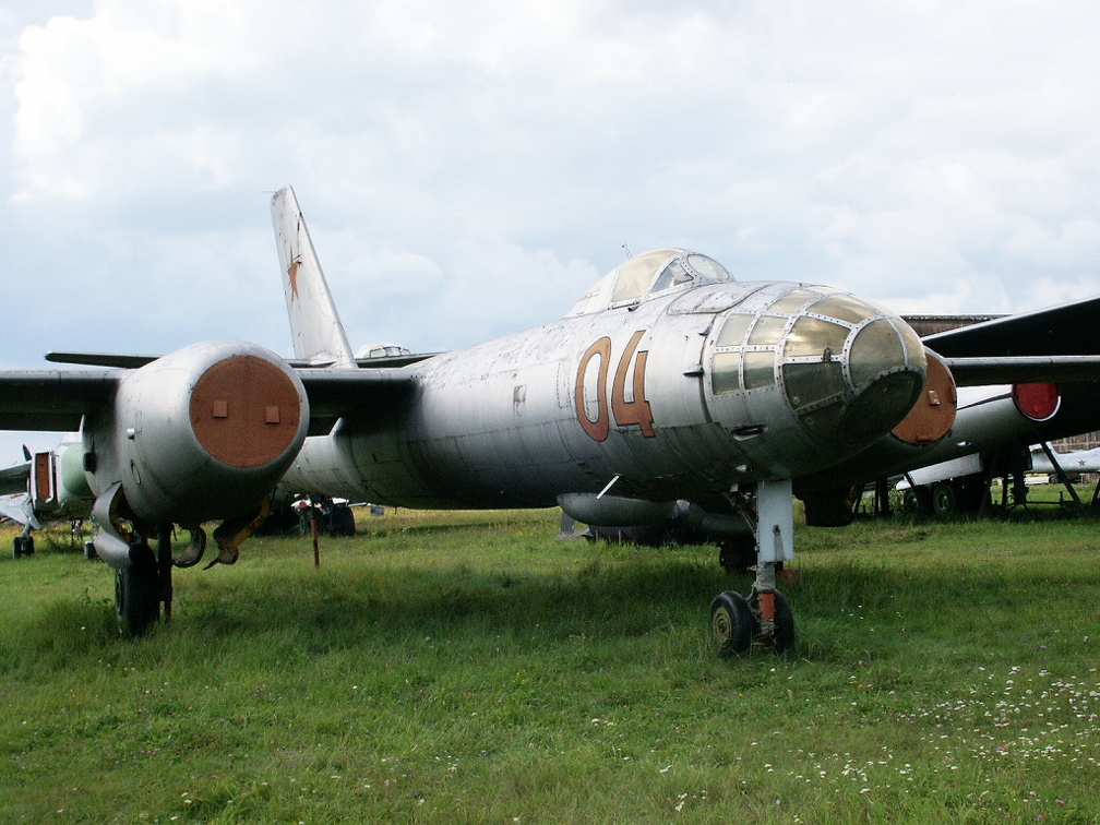 Iljuschin Il-28, 04 rot (2373 visitas) Monino 2003 Iljuschin Il-28, 04 rot