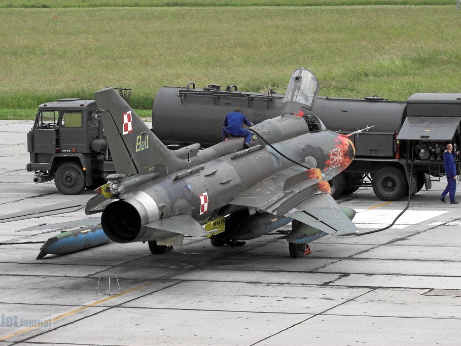 8818 Su-22M-4 8elt Betankung (3506 visites) 8818 Su-22M-4 8elt Betankung