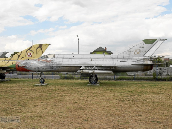 8905 MiG-21bis (2647 Besuche) 8905 MiG-21bis