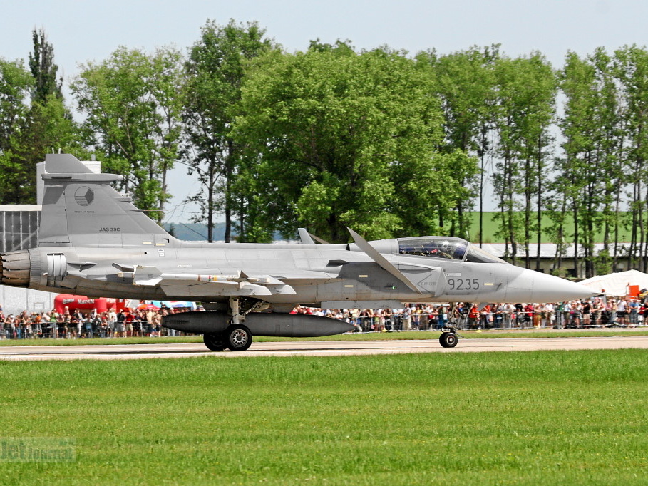 9235 JAS39C Gripen Landung (просмотров: 2287) 9235 JAS39C Gripen Landung